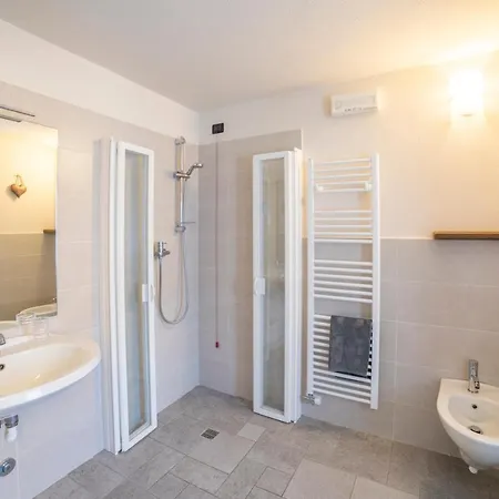 La Pietra Felice Introd